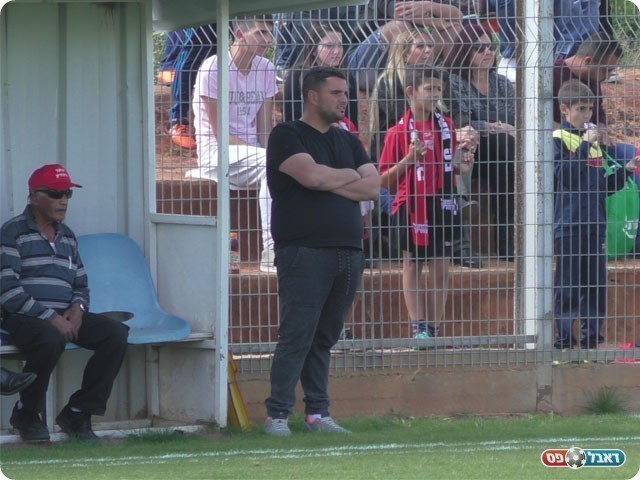 מני סוויסה על הקווים (שקד מורג)